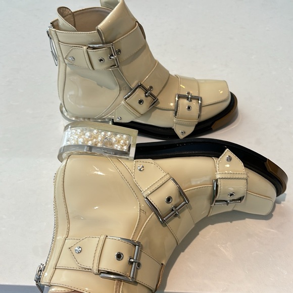 Alexander McQueen Runway Ivory Pearl Diamond Heel Patent Leather Boots Sz 38 - Picture 3 of 11